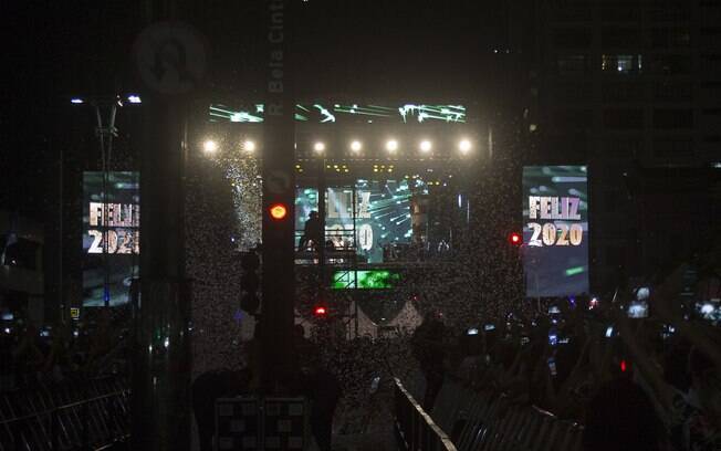 Shows e queima de fogos aconteceram na Avenida Paulista, em São Paulo Shows e queima de fogos aconteceram na Avenida Paulista, em São Paulo