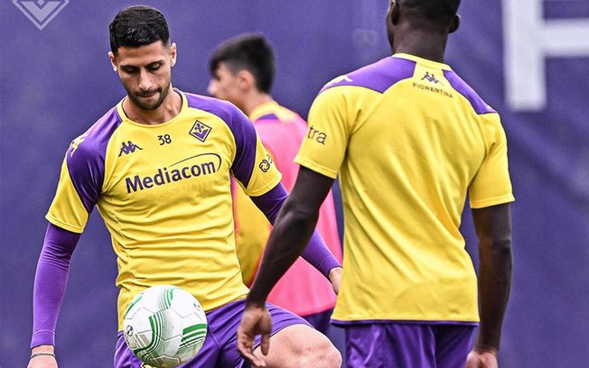 Jogadores da Fiorentina durante treinamento da equipe - Foto: Divulgação/Fiorentina