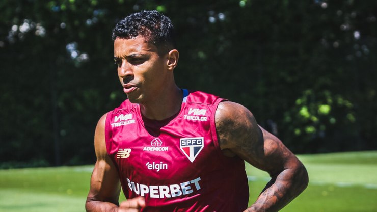 Após goleada, Luiz Gustavo desabafa: ''Não dá mais''