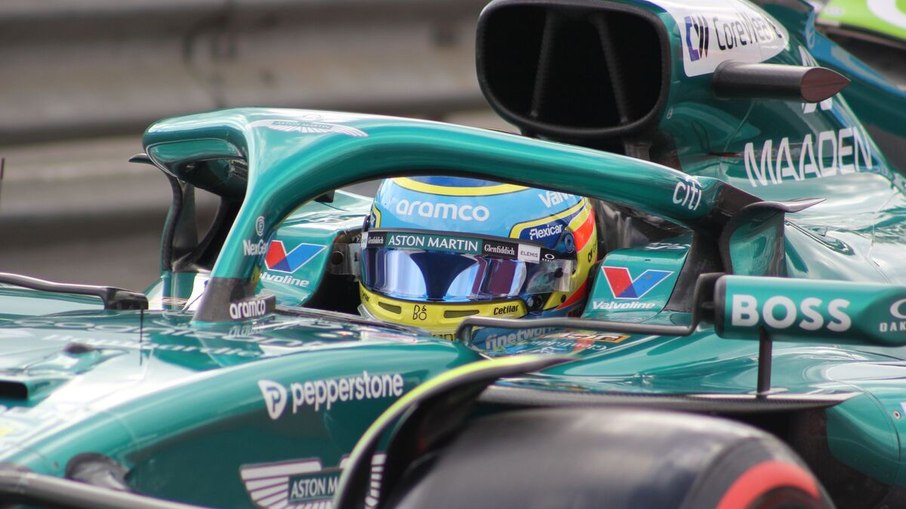 Fernando Alonso na saída dos boxes de Interlagos