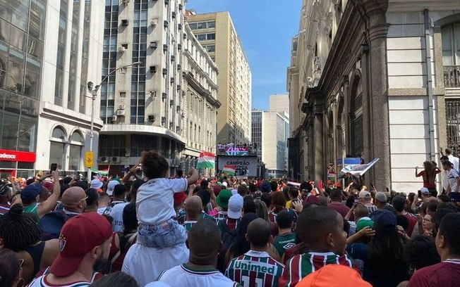 Famílias inteiras e tricolores de todas as idades celebram o Fluminense campeão