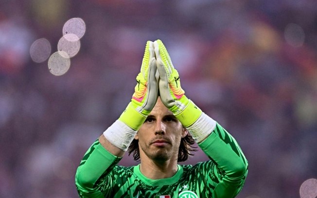 O goleiro suíço da Inter de Milão, Yann Sommer, após a partida da Serie A contra o Bologna no estádio Renato Dall'Ara, em Bolonha, em 20 de abril de 2025. O goleiro suíço da Inter de Milão, Yann Sommer, após a partida da Serie A contra o Bologna no estádio Renato Dall'Ara, em Bolonha, em 20 de abril de 2025.