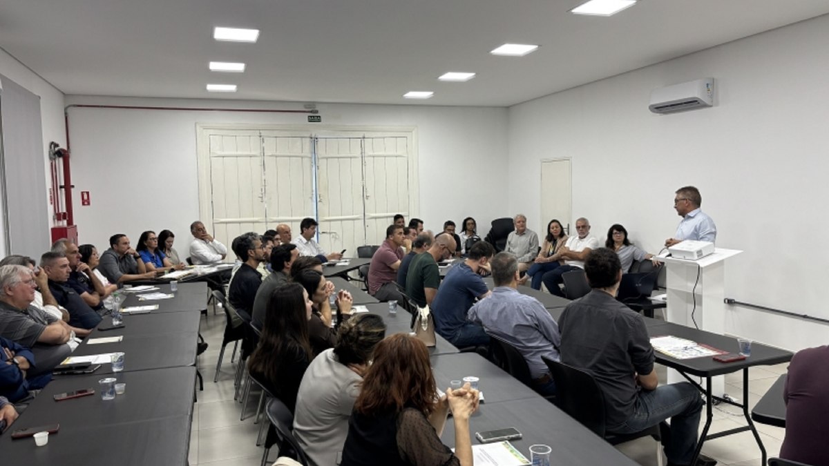 Encontro reuniu técnicos do poder público e profissionais da área ambiental Encontro reuniu técnicos do poder público e profissionais da área ambiental