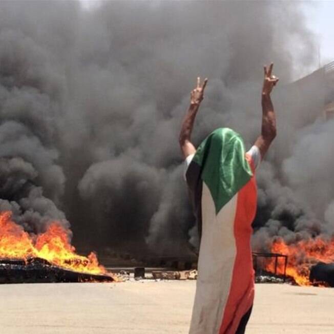 O Sudão passa por uma grave crise política.