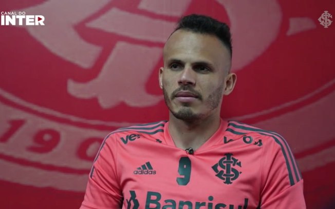 Renê projeta duelo contra o Atlético-MG pelo Brasileirão