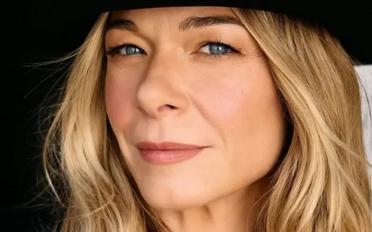 Cantora perde dente durante show nos EUA: "Experiência épica"