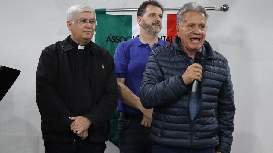 Dr. Dario, prefeito de Vinhedo, Padre Norberto, da Paróquia de Sant´Ana e Julliano Gasparini, presidente da Associação Italiana Vinhedense