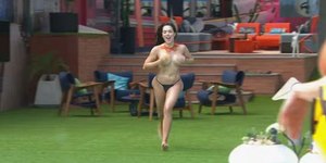 Jordana pula sem biquíni na piscina do 'BBB 26'