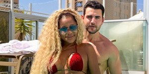 Cariúcha assume novo namoro e amigos comemoram