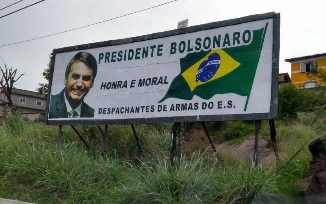 Outdoor em apoio a Jair Bolsonaro foi instalado em Vila Velha, no Espírito Santo