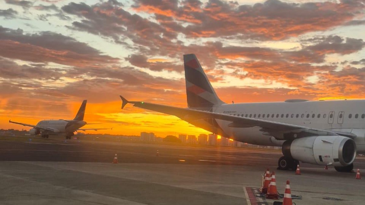 Aeroporto de Londrina completa 70 anos, veja fotos