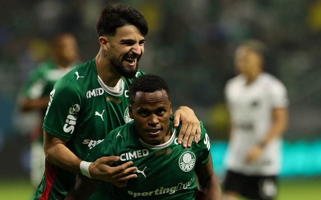 Arias em ação com a camisa do Palmeiras diante do Fluminense no primeiro turno