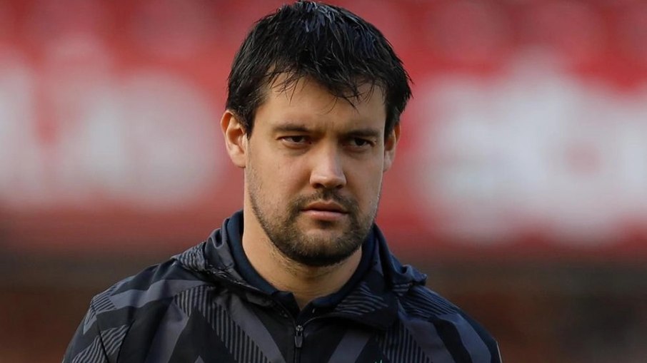 Ex-técnico do Cuiabá, Luiz Fernando Iubel se juntou a comissão técnica do Liverpool neste ano