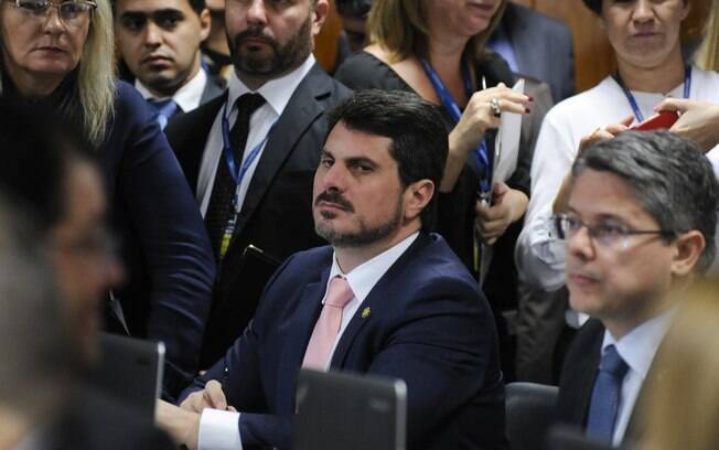 Marcos do Val (Cidadania-ES) é relator na CCJ do decreto de armas e será condecorado por Bolsonaro