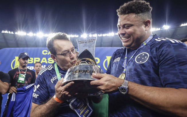 Ronaldo negocia venda de 20% da SAF do Cruzeiro para empresário