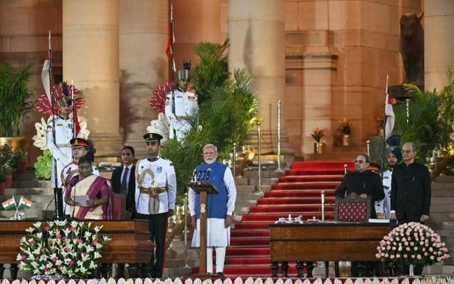Narendra Modi toma posse como primeiro-ministro para um terceiro mandato na Índia, no Palácio presidencial Rashtrapati Bhavan, em Nova Delhi, em 9 de junho de 2024