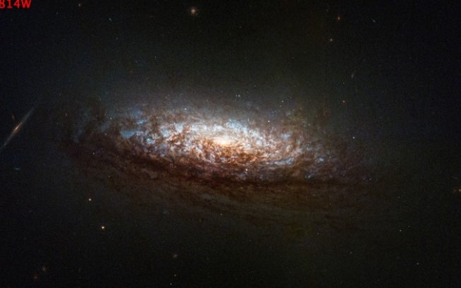 Destaque da NASA: galáxia vista pelo Hubble é foto astronômica do dia