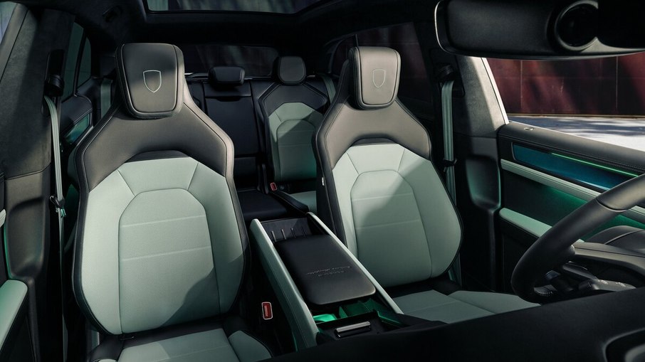 Cabine do Porsche Cayenne S Electric aposta em acabamento premium e bancos Comfort com 14 ajustes elétricos