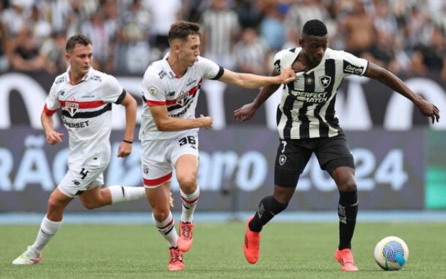 Igor Jesus reclamou da falta de tempo para celebrar o título brasileiro Igor Jesus reclamou da falta de tempo para celebrar o título brasileiro