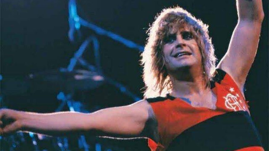 Ozzy Osbourne com a camisa do Flamengo
