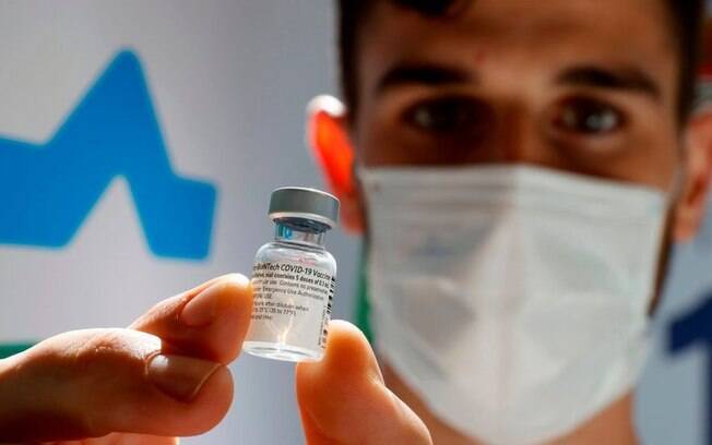 Vacinas contra covid: imunização em massa já aponta queda de infecções e internações em Israel