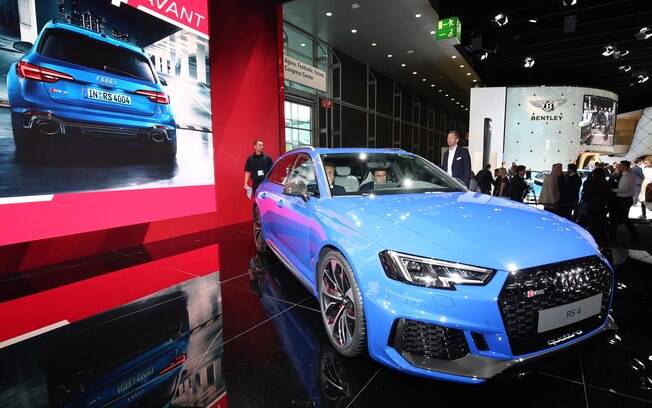 Audi RS4: nova geração da perua  passa a ter novo motor biturbo fabricado pela Porsche, assim como  a lendária RS2