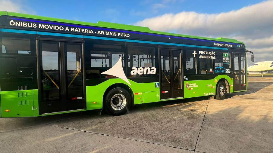 Os ônibus elétricos percorrem em média 300 km com uma única carga Os ônibus elétricos percorrem em média 300 km com uma única carga