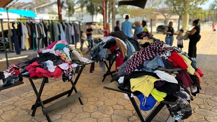Varal Solidário distribui quase 7 mil peças em Vinhedo