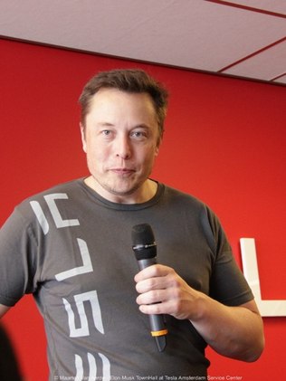 Elon Musk (Fonte: Tesla Owners Club Belgium, CC BY 2.0 via Wikimedia Commons)