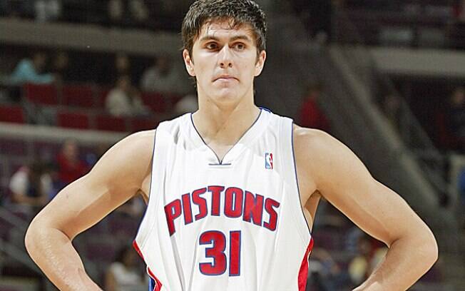 Darko Milicic foi escolhido pelo Detroit Pistons em 2003