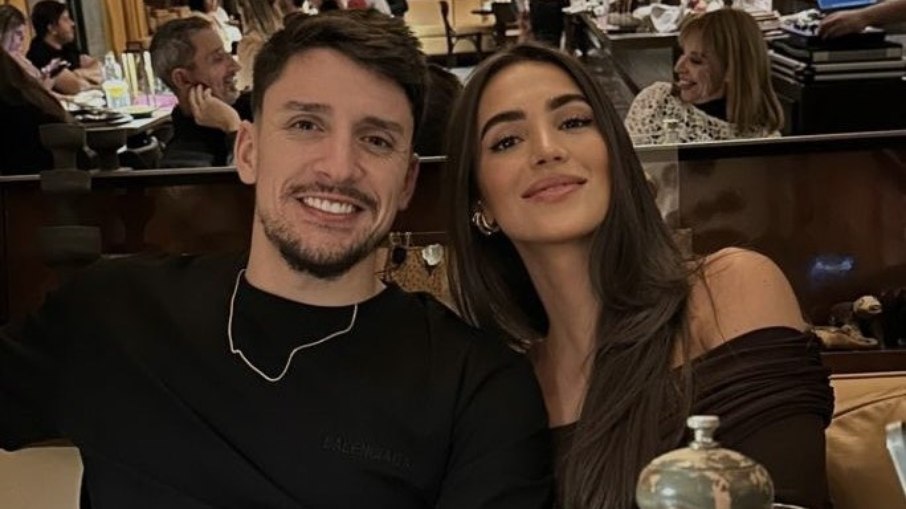 Piquerez e Camila Alvarez vivem um romance