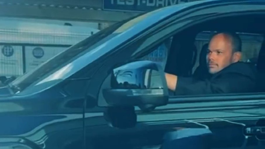 Valécio Granjeito ganha um Ford Ranger Raptor em uma gravação de publicidade Valécio Granjeito ganha um Ford Ranger Raptor em uma gravação de publicidade