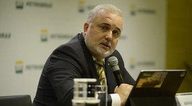 Ações da Petrobras caem 8% após troca de presidente 
