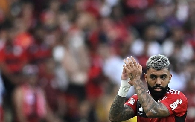 (arquivo) O atacante do Flamengo Gabriel Barbosa deixa o campo após sua substituição durante o jogo de ida da final da Copa do Brasil entre Flamengo e São Paulo, no Maracanã, no Rio de Janeiro, em 17 de setembro de 2023.