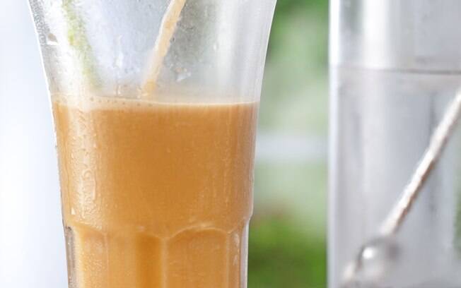 Foto da receita Suco de erva-doce, maçã e cenoura pronta.