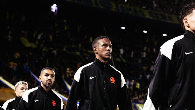 Titular%20do%20Vasco%20capota%20de%20carro%20a%20caminho%20do%20treino