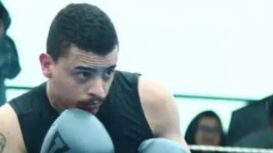 Boxeador Lucas Lazarini morreu dias após levar golpe na cabeça durante luta Boxeador Lucas Lazarini morreu dias após levar golpe na cabeça durante luta