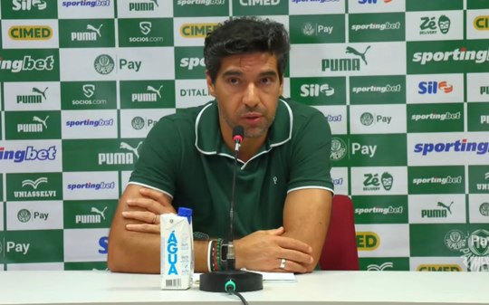 Abel detona gramado da Vila após tropeço do Palmeiras