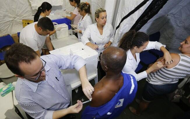 No Rio de Janeiro, 4,2 milhões de pessoas já receberam a vacina contra a febre amarela, segundo o Ministério da Saúde
