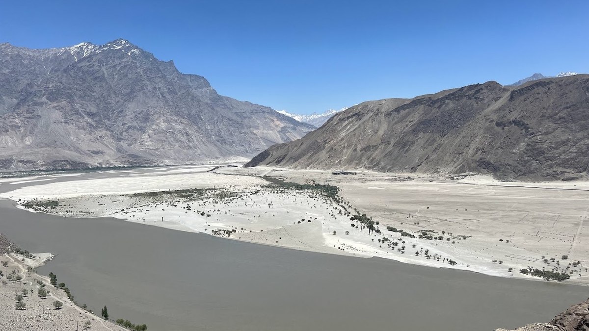 Rio Indo em Skardu, Paquistão. Rio Indo em Skardu, Paquistão.
