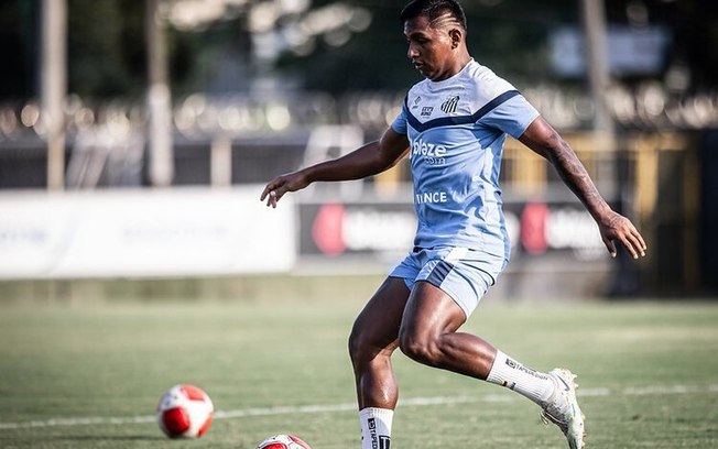 Morelos treinou como titular no Santos, visando final do Paulistão