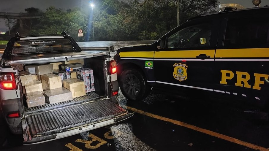 Polícia apreende mais de 700 caixas de Iphone na BR-290 Polícia apreende mais de 700 caixas de Iphone na BR-290