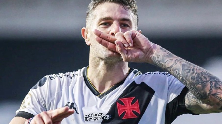 Vasco anuncia renovação contratual do atacante Pablo Vegetti