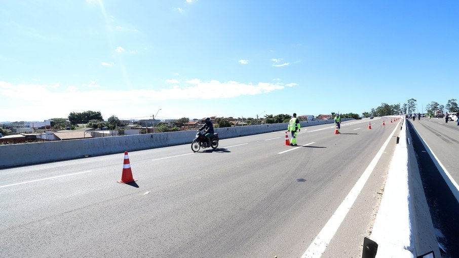Rodovia entregue