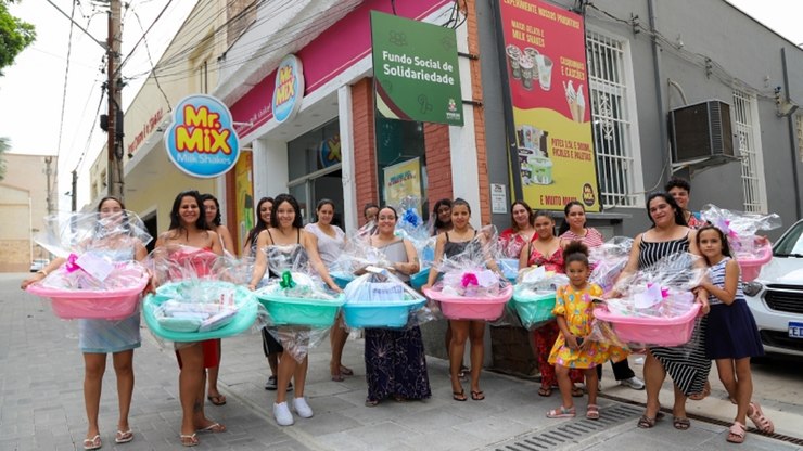 Gestantes de Vinhedo recebem kits em ação do Fundo Social