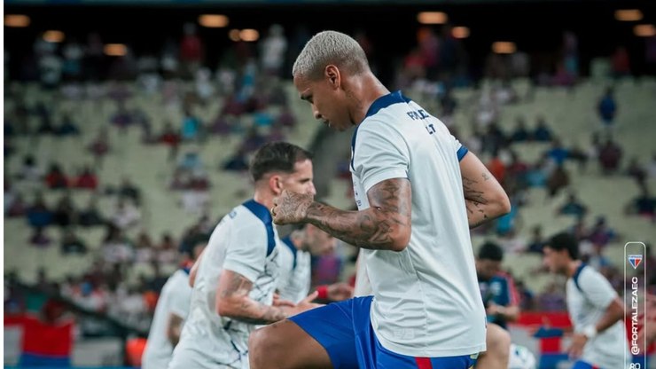 Deyverson acerta carrinho em preparador físico do São Paulo