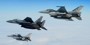 Estados Unidos continuam buscas por piloto desaparecido no Irã