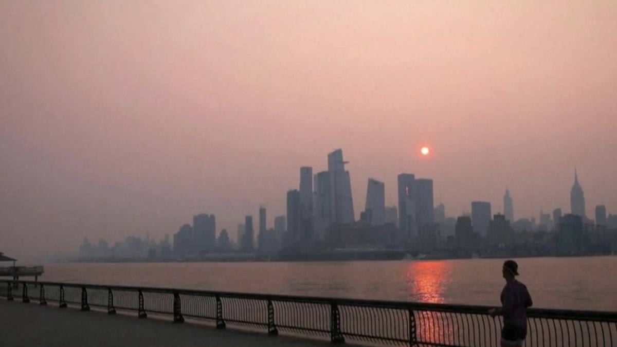 Smoke from Canadian wildfires invades American cities