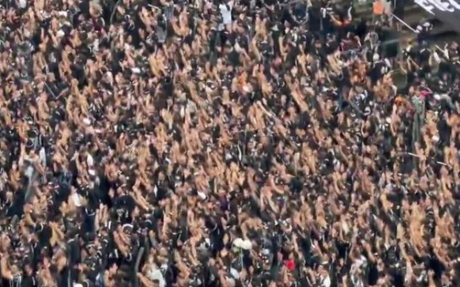 Torcida do Corinthians protesta na Neo Química Arena