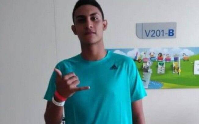 Francisco Dyogo, atleta ferido em incêndio no Ninho do Urubu, teve alta nesta sexta-feira